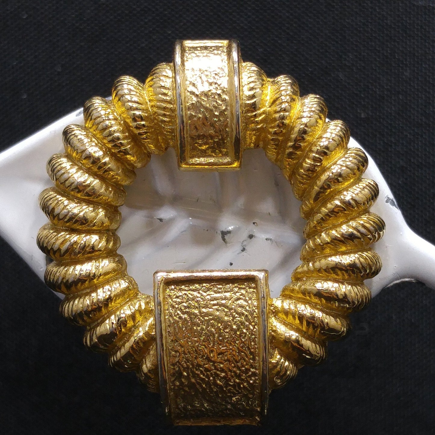 Ciner Open Center Round Clip Earrings, Gold Plated, 1980s Vintage Jewelry