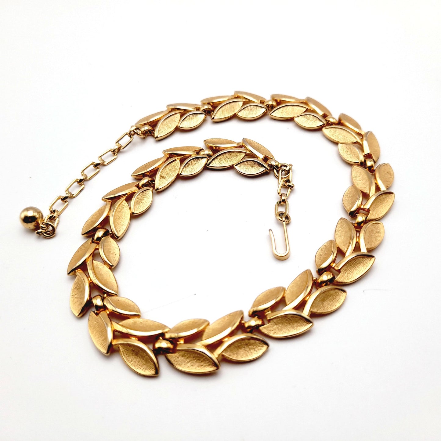 Vintage Trifari Gold Plated Leaves Choker Necklace