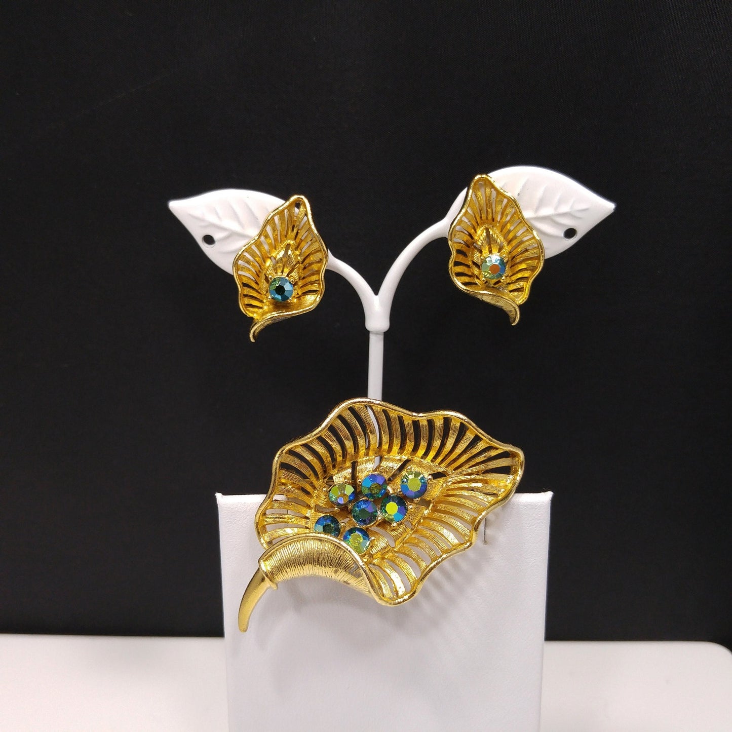 Lisner Blue Aurora Borealis Leaf Brooch & Earrings, Gold Plated, 1960s Vintage Jewelry