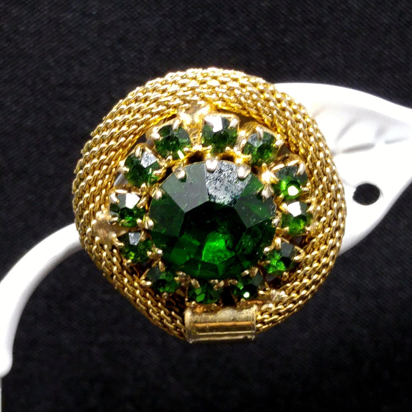Weiss 1950s Emerald Green Rhinestone Brooch & Earrings Set – Gold Mesh Design
