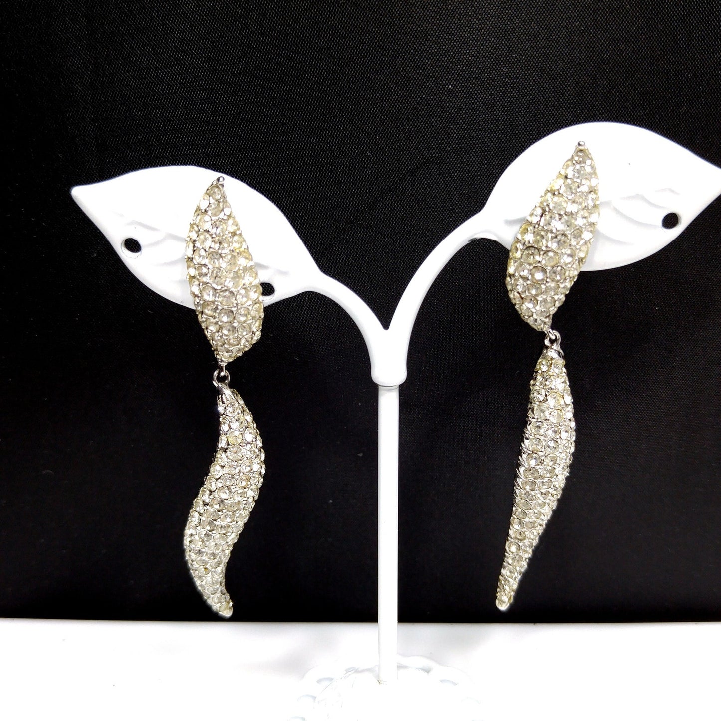 Ciner 1990s Rhodium Plated Pavé Rhinestone Curved Dangle Earrings – Vintage Designer Jewelry