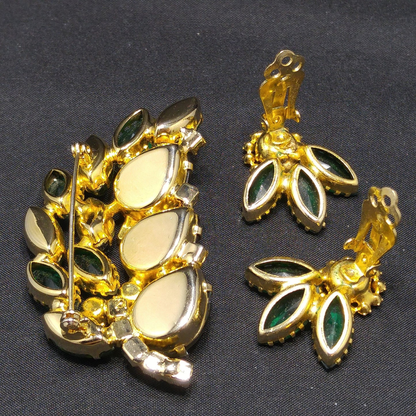 Green Aurora Borealis Acorn Molded Leaf Brooch Earrings Set, Gold Plated, 1960s Vintage Jewelry