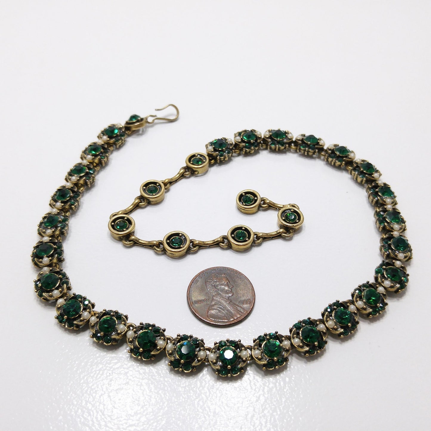 Hollycraft Emerald Green Rhinestones Necklace, Faux Pearls, Gold Plated, 1950s