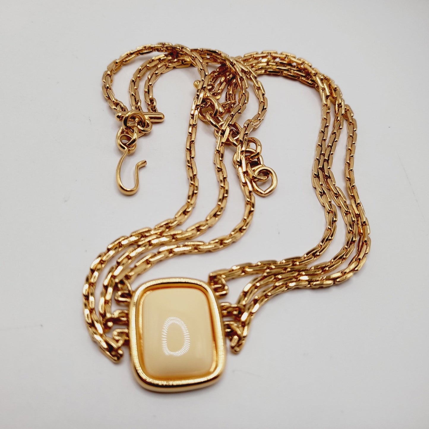 Vintage Monet Cream Cabochon Necklace Gold Plated 18 Inch Signed Pendant