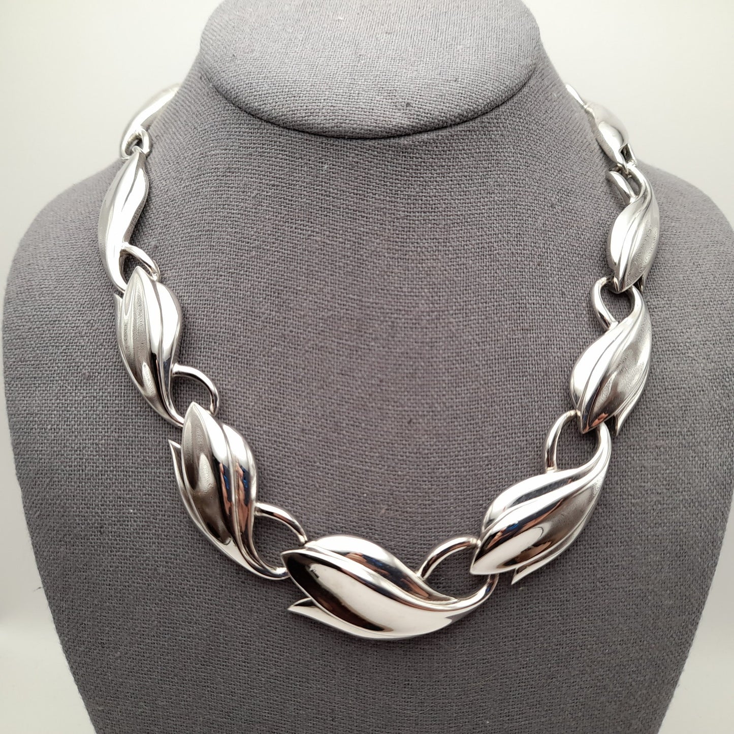 Crown Trifari Rhodium Plated Leaves Vintage Choker Necklace