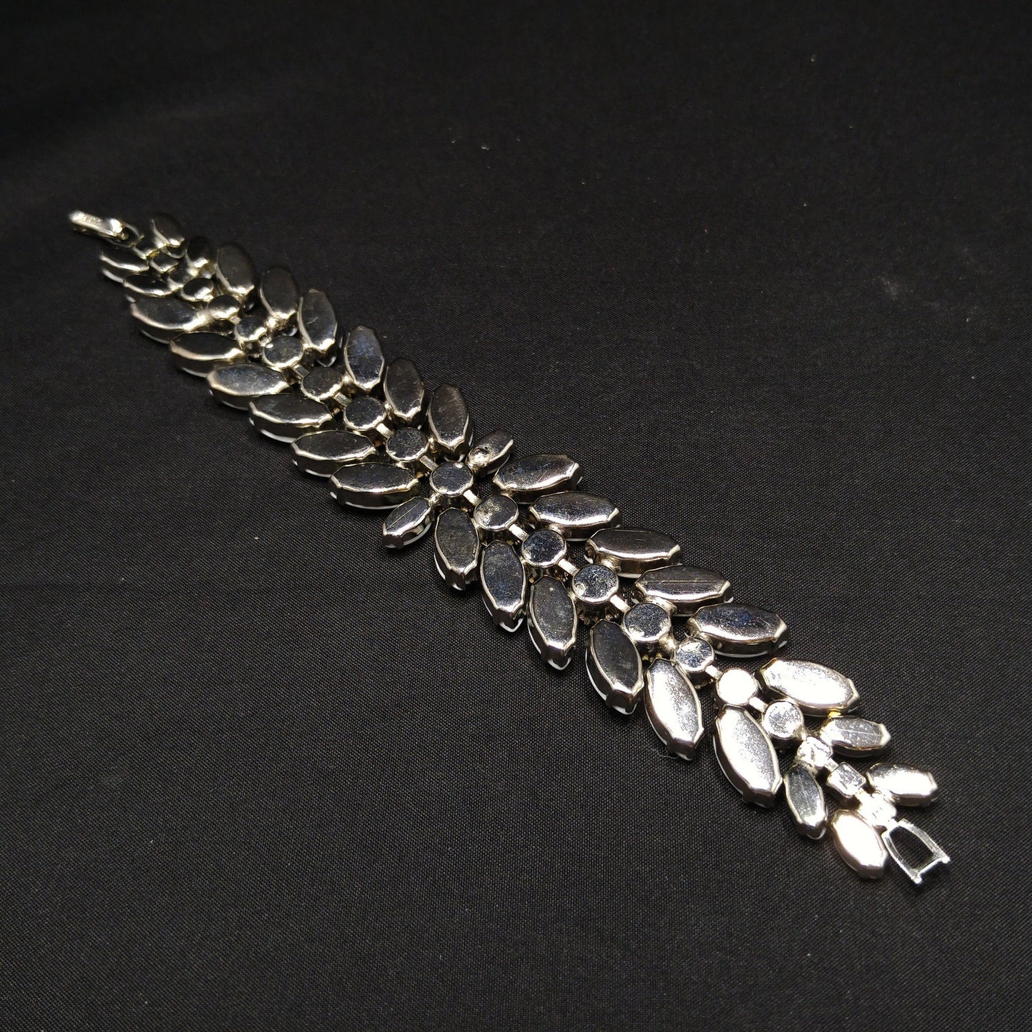 Vintage Weiss Blue AB Rhinestone Bracelet, White Milk Glass Cabochons, Rhodium Plated