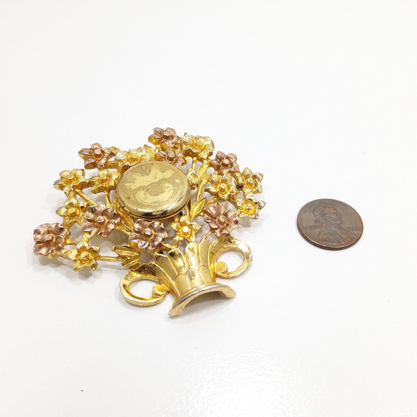 Hidden Locket Large Fur Clip, Gold Plated Flower Bouquet, 1940s Vintage Jewelry