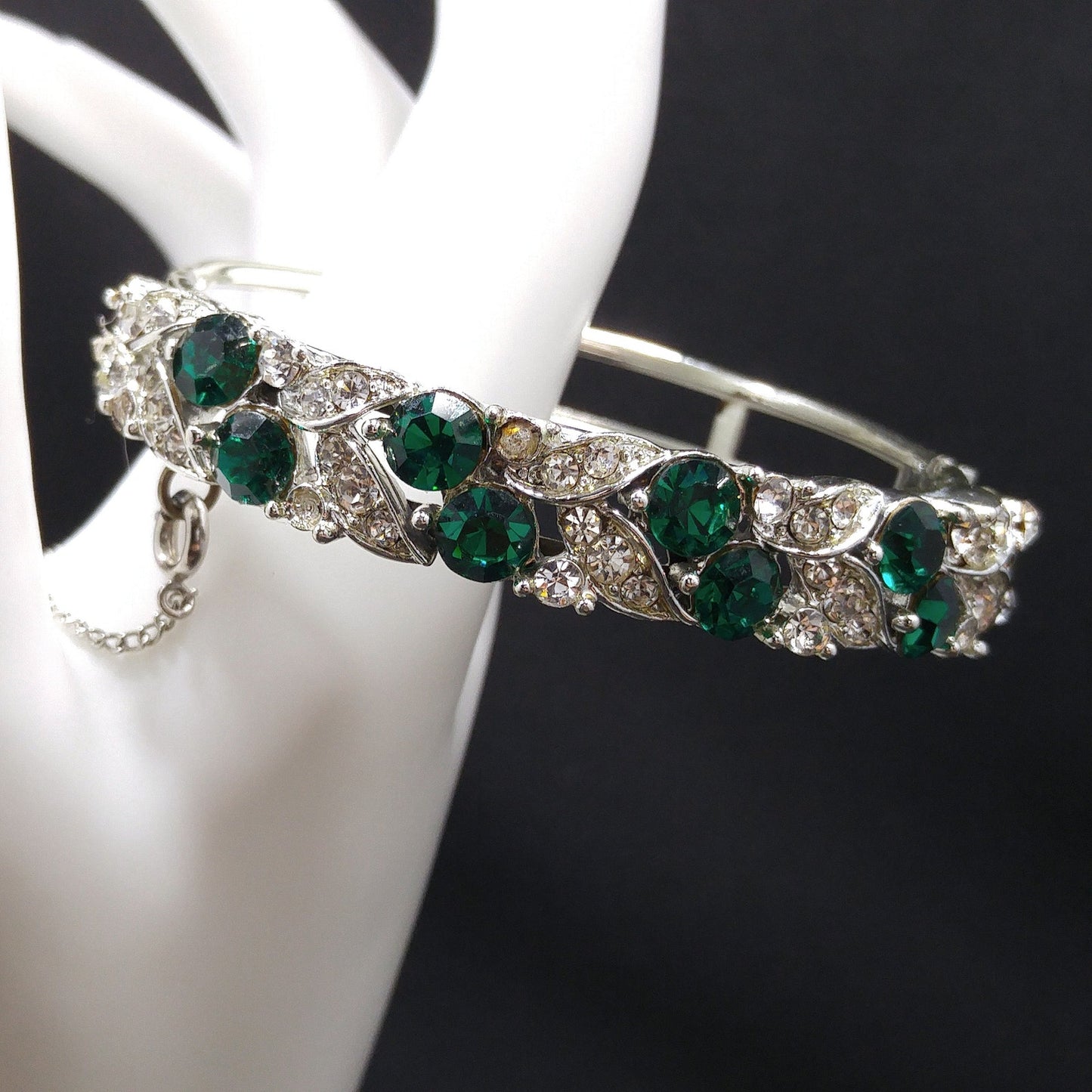 Lisner Emerald Green Rhinestone Hinged Bracelet, Rhodium Plated, 1960s Vintage Jewelry