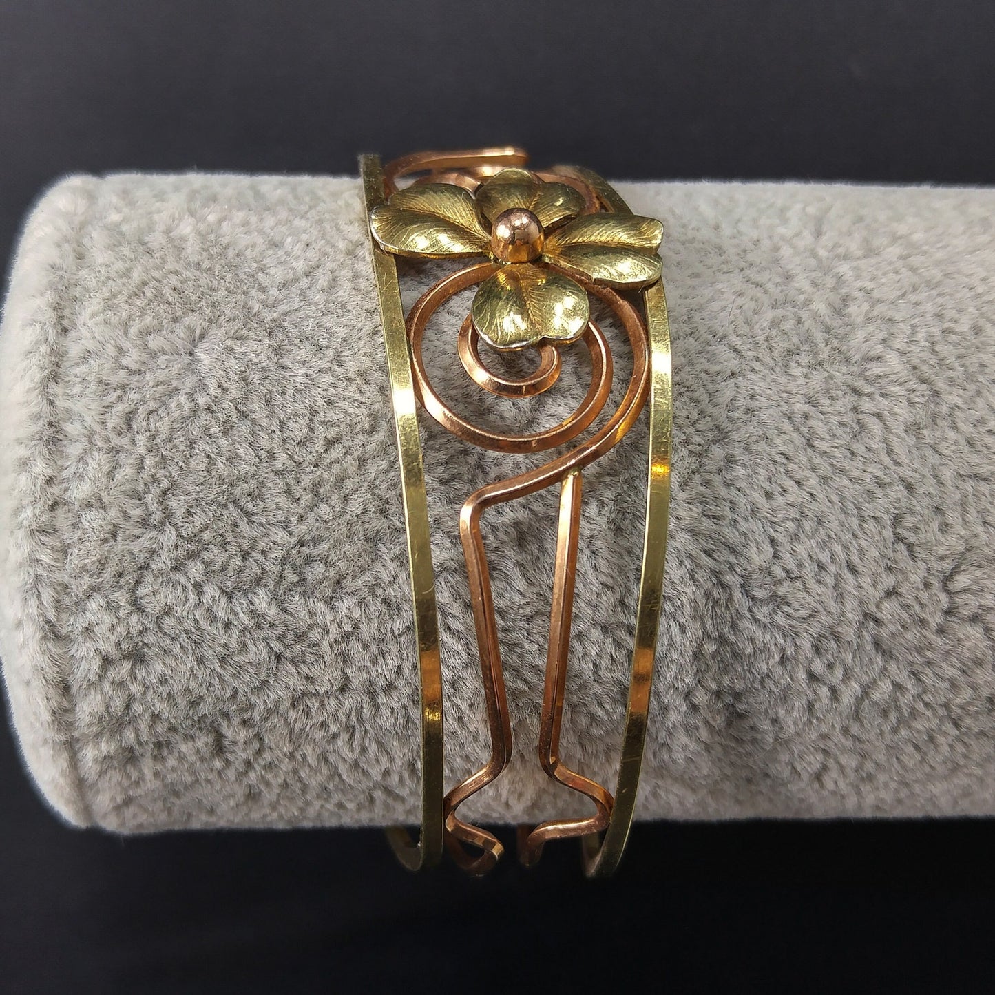 Krementz 14K Rolled Gold Overlay Cuff Bracelet, Openwork Gold Clover Center, Signed Krementz, 1960s Vintage Jewelry