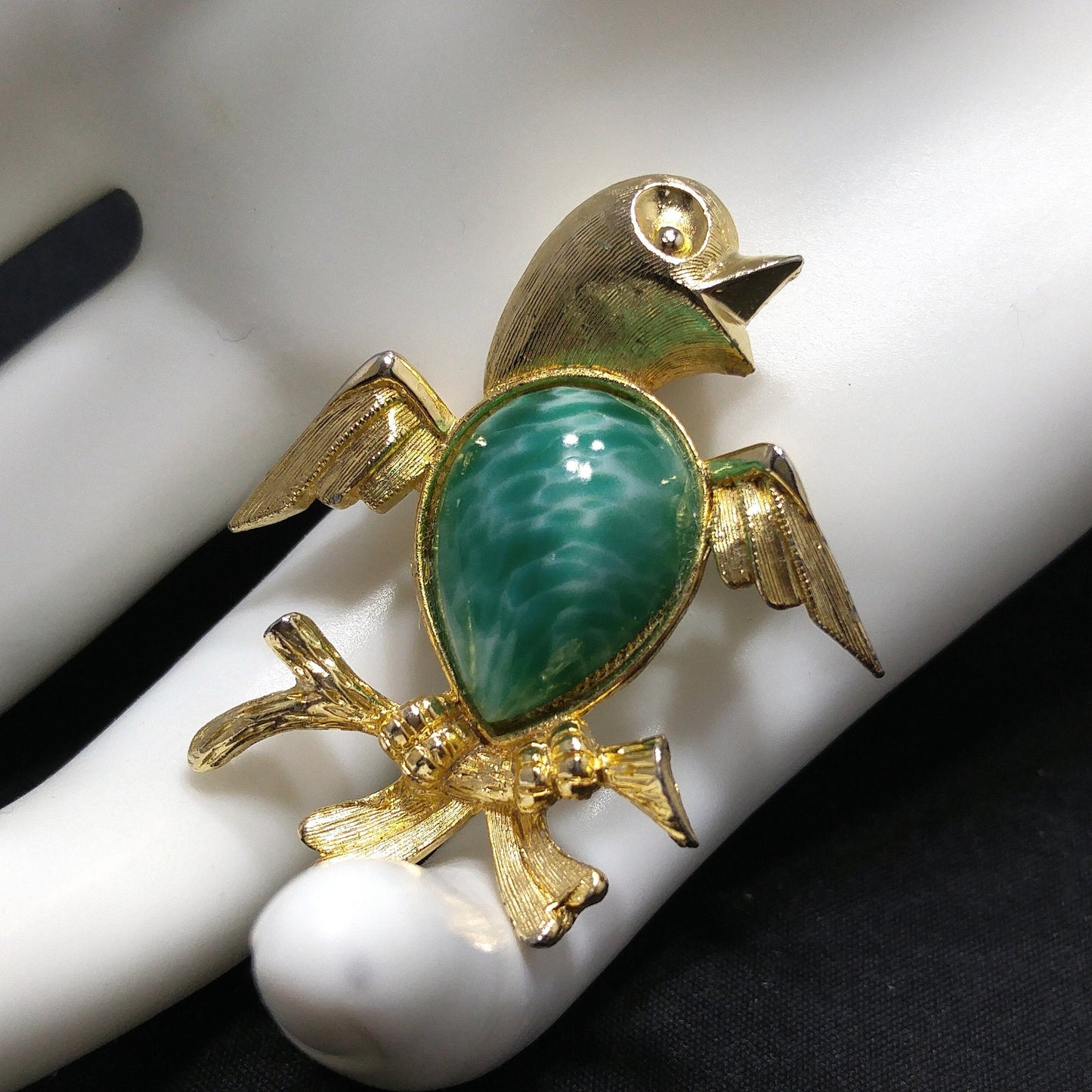 Hattie Carnegie Peking Glass Bird Brooch, 1960s Vintage Jewelry