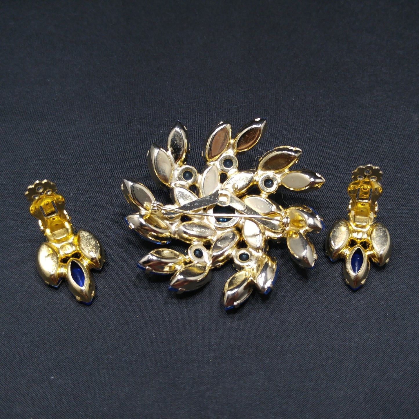 Blue Light Dark Rhinestones Pinwheel Brooch & Earrings, Gold Plated, 1960s Vintage Jewelry