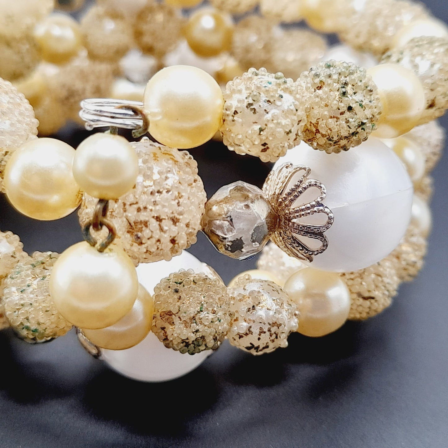Vintage 1950s Beaded Bracelet – Gold & Pearl Memory Wire Wrap