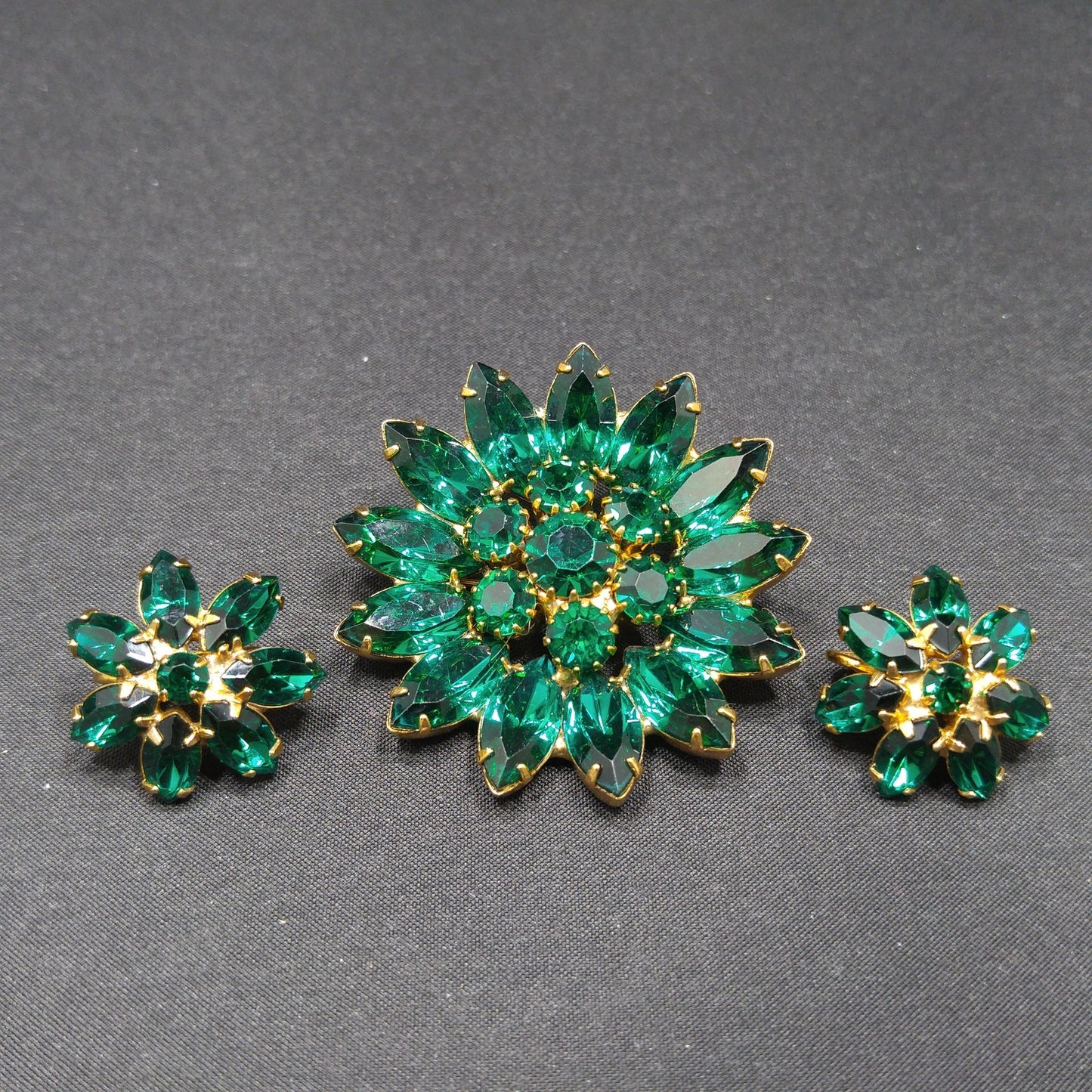 Emerald Green Rhinestone Floral Brooch & Earrings, Gold Plated, 1960s Vintage Jewelry