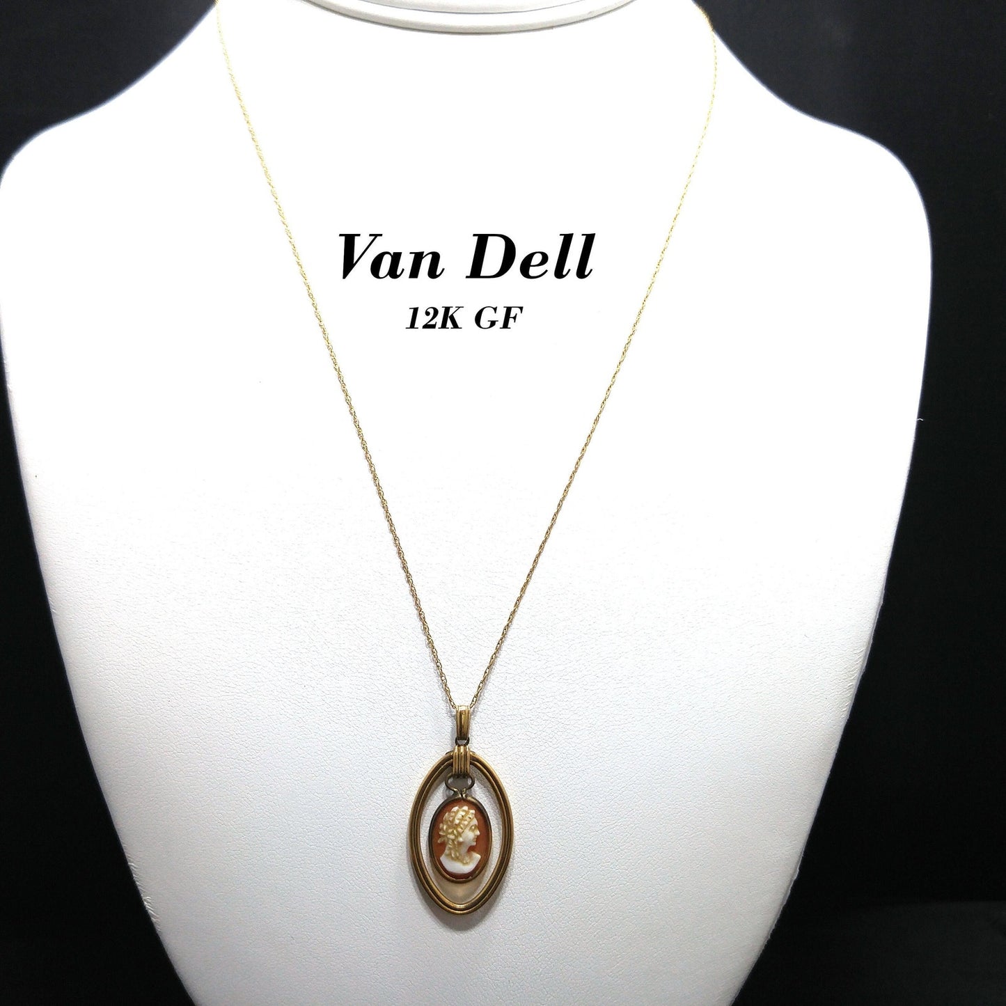 Van Dell Hand-Carved Shell Cameo Necklace – 14K Gold Chain, 1940s Vintage