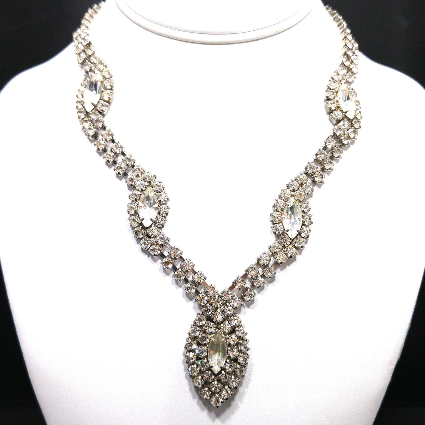 Mid-Century Clear Rhinestone Oval Pendant Necklace, Wedding Necklace, 1950s Vintage Jewelry