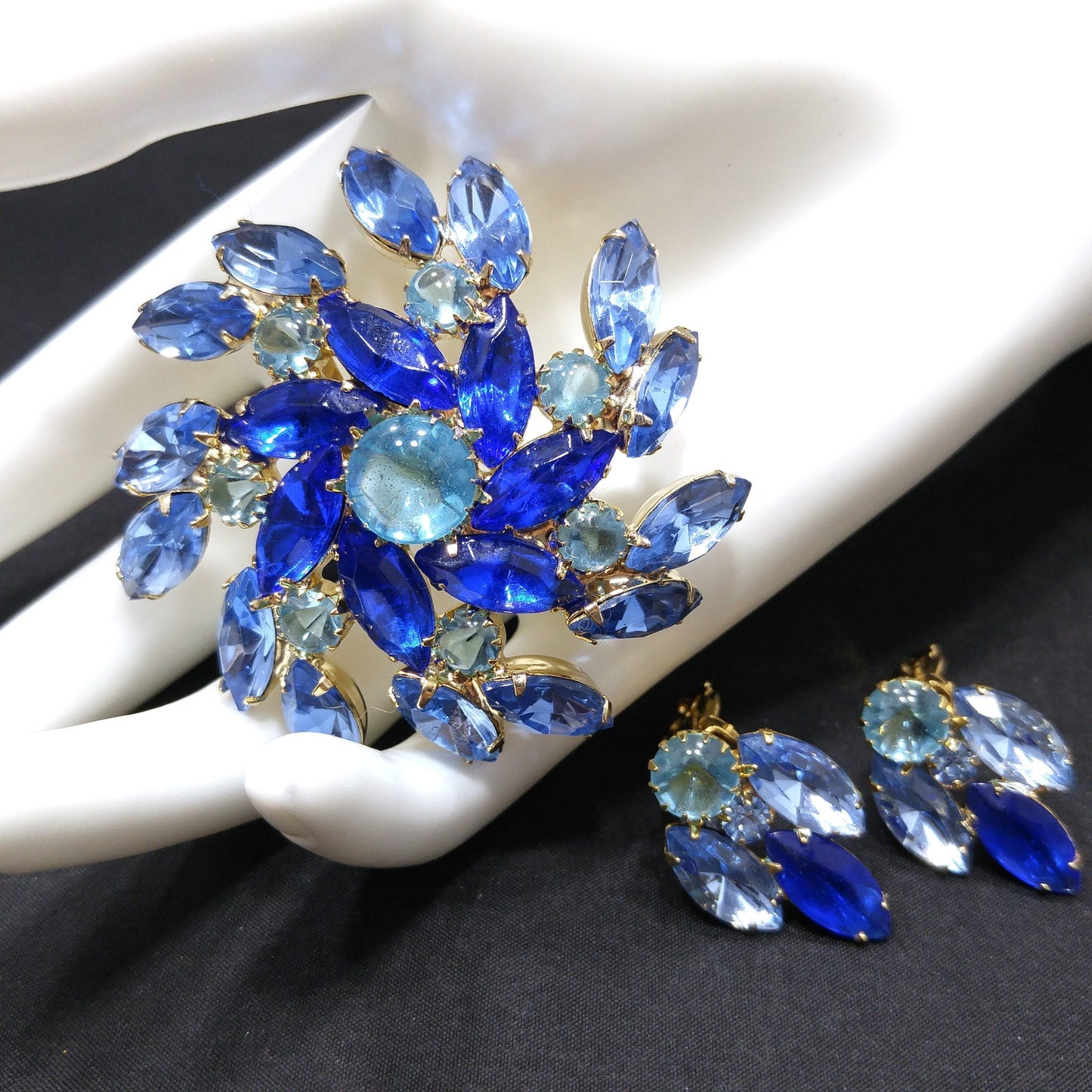 Blue Light Dark Rhinestones Pinwheel Brooch & Earrings, Gold Plated, 1960s Vintage Jewelry