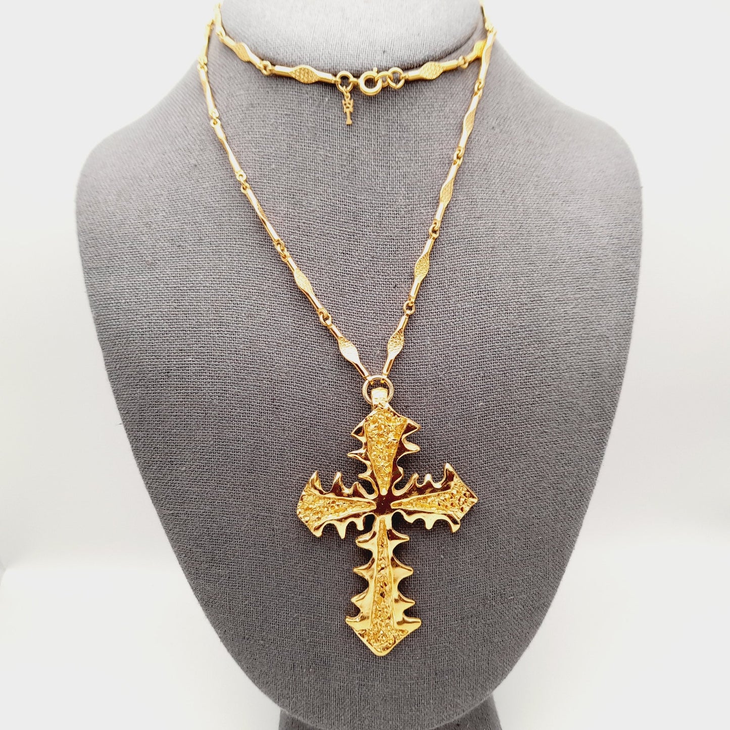 Vintage Crown Trifari Cross Pendant Necklace – Large Gold Tone Mid-Century Statement Jewelry