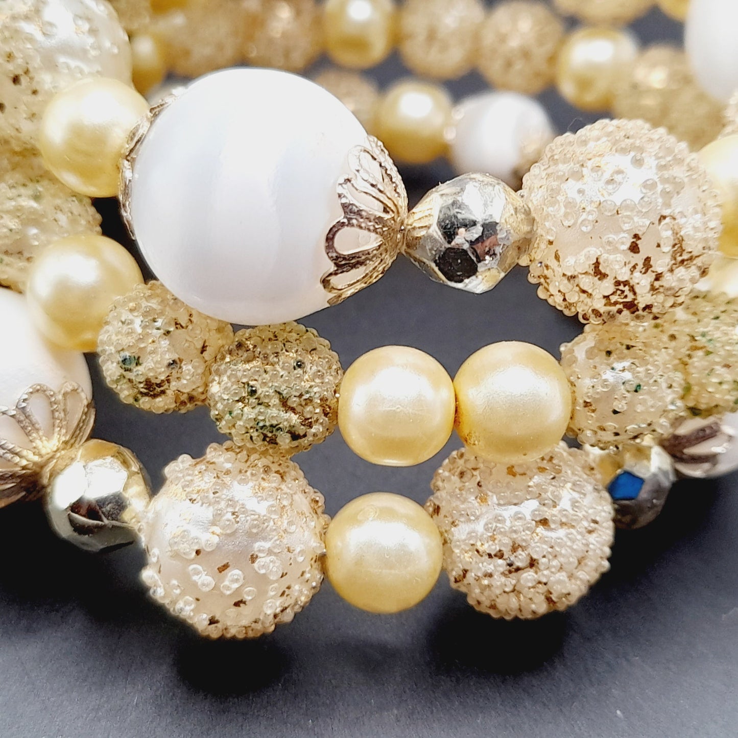 Vintage 1950s Beaded Bracelet – Gold & Pearl Memory Wire Wrap