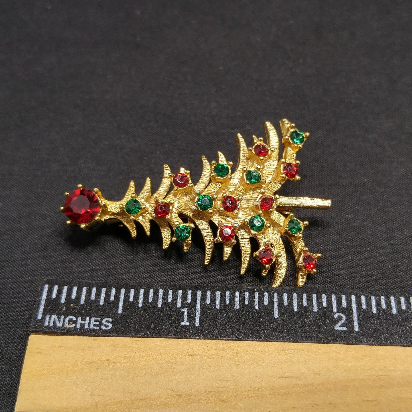 Vintage Christmas Tree Brooch – 1950s 1960s Gold-Plated Holiday Pin with Red & Green Rhinestones