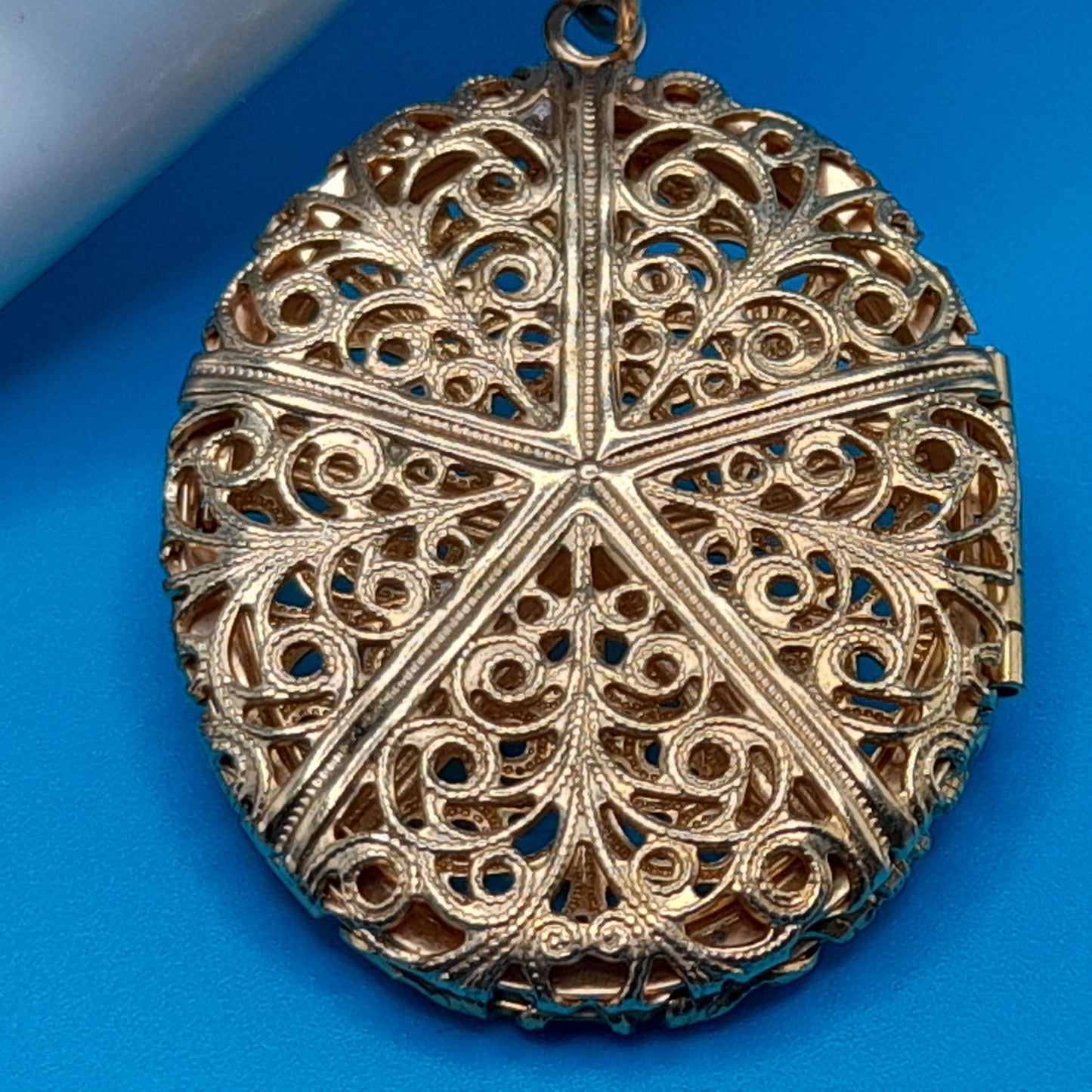 Vintage Filigree Locket Pendant Necklace, 24", Two Photo Locket, 1960s Jewelry