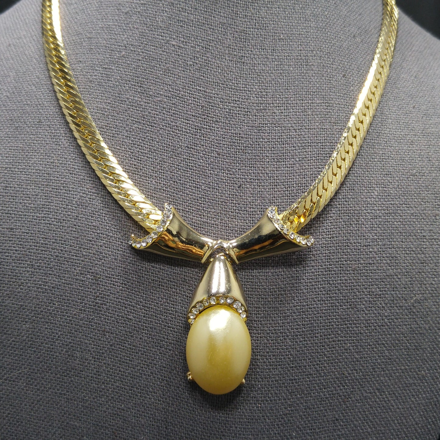 White Pearled Cabochon Pendant Necklace, Gold Plated Chain, 1980s Vintage Jewelry