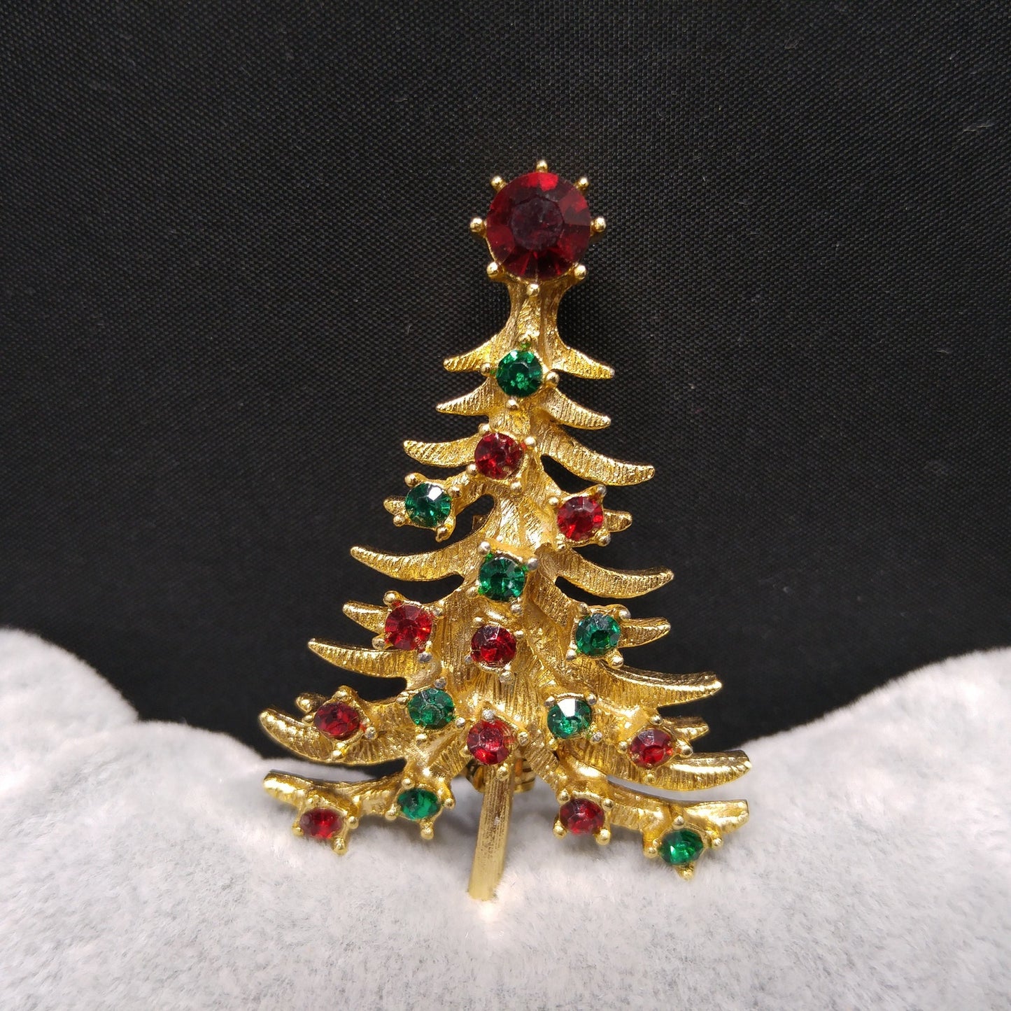 Vintage Christmas Tree Brooch – 1950s 1960s Gold-Plated Holiday Pin with Red & Green Rhinestones