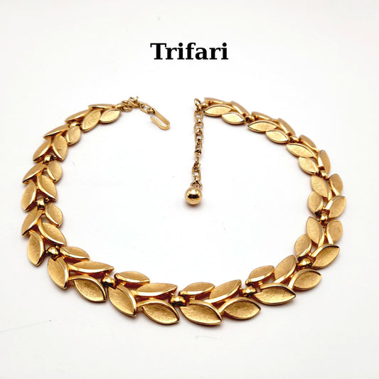 Vintage Trifari Gold Plated Leaves Choker Necklace