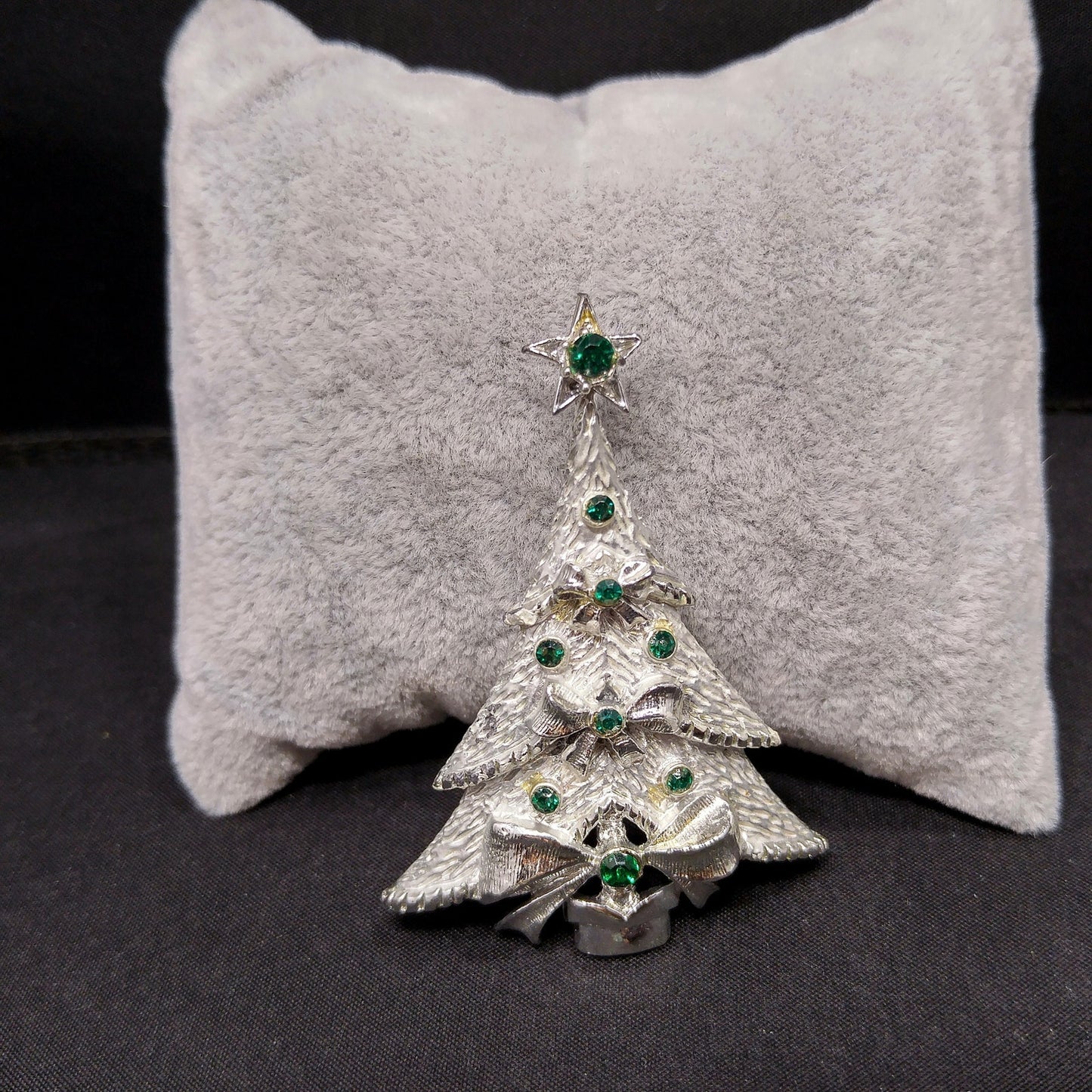 Vintage Christmas Tree Brooch – 1960s Silver Tone Holiday Pin with Emerald Green Rhinestones, 2 1/4 Inch