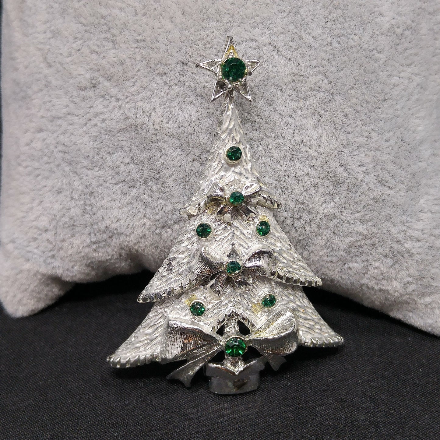 Vintage Christmas Tree Brooch – 1960s Silver Tone Holiday Pin with Emerald Green Rhinestones, 2 1/4 Inch