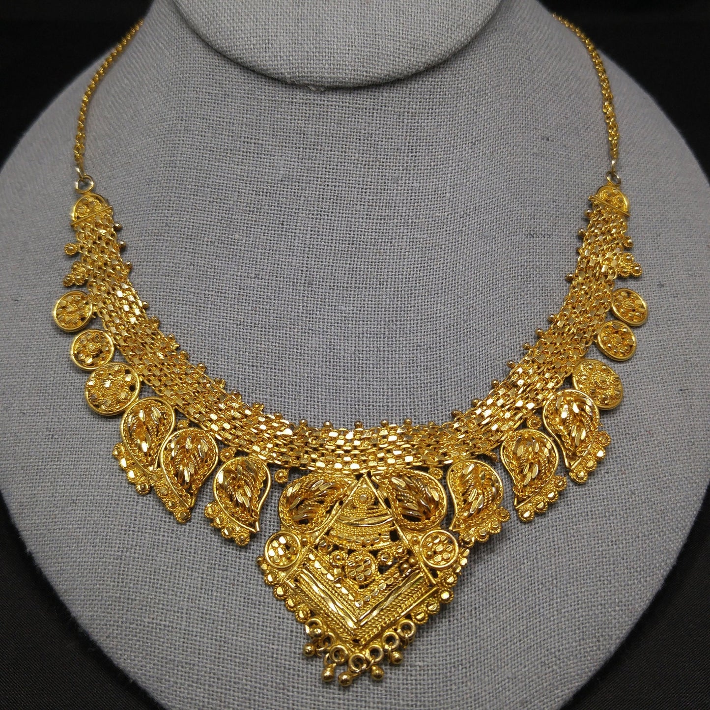 Vintage Heavily Gold Plated Necklace, 3D Cut Hand Crafted, Vintage Jewelry