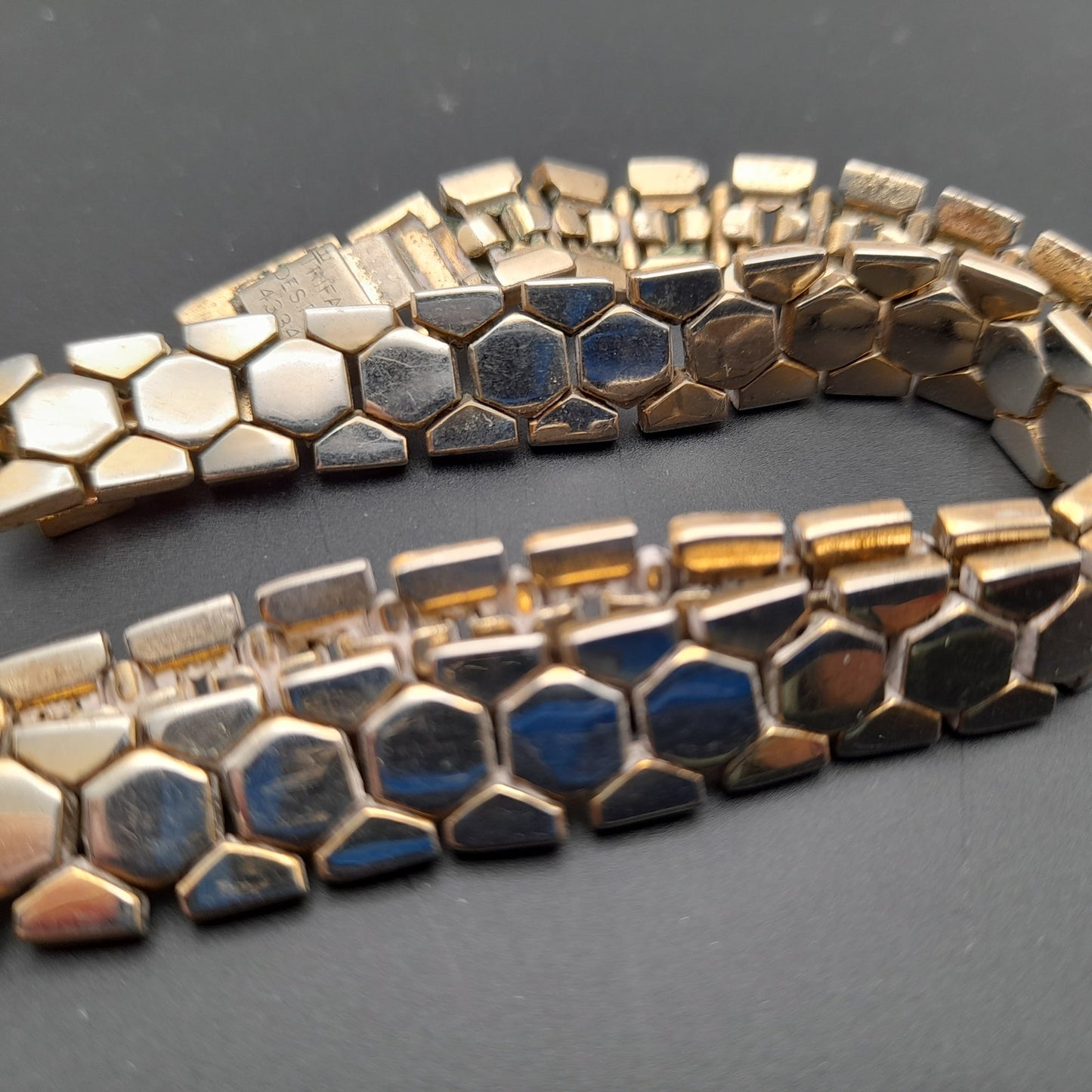 Vintage 1940s Crown Trifari Alfred Philippe Honeycomb 14 Inch Choker Necklace