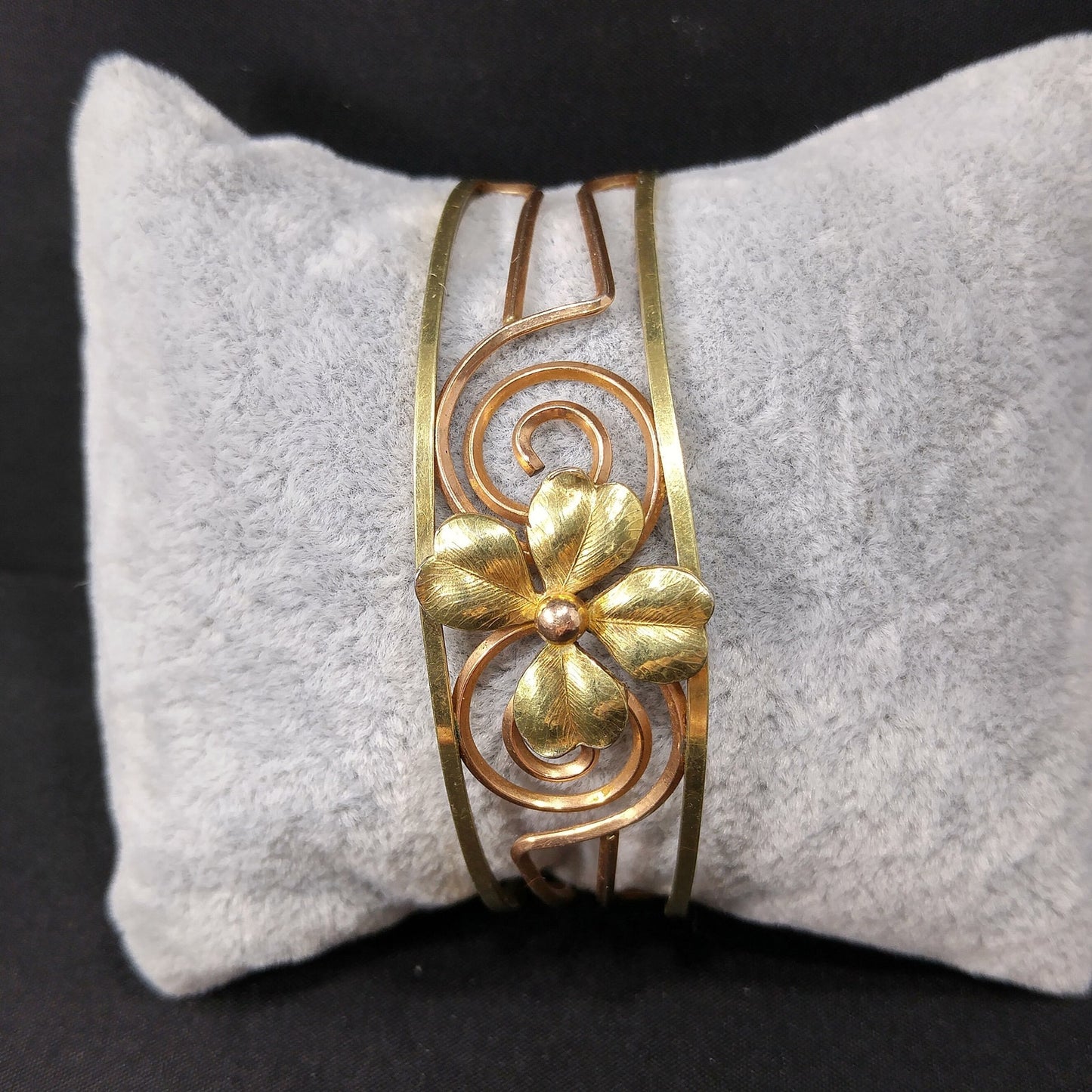 Krementz 14K Rolled Gold Overlay Cuff Bracelet, Openwork Gold Clover Center, Signed Krementz, 1960s Vintage Jewelry