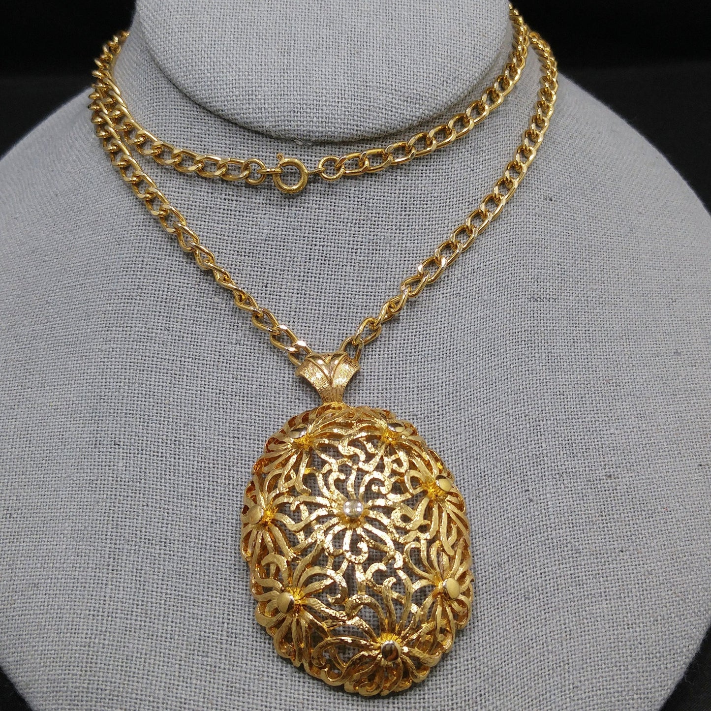 Monet Floral Filigree Pendant Necklace, Gold Plated, 1970s Vintage Jewelry