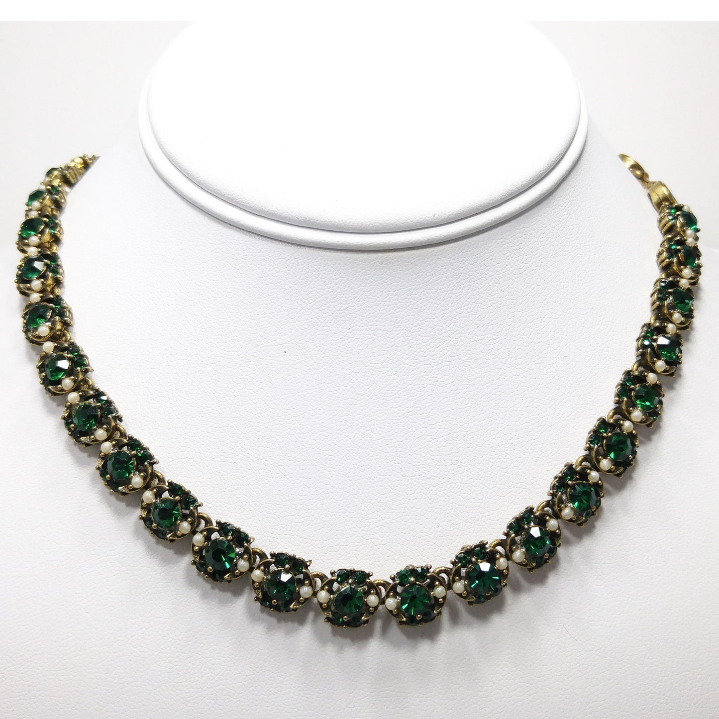 Hollycraft Emerald Green Rhinestones Necklace, Faux Pearls, Gold Plated, 1950s