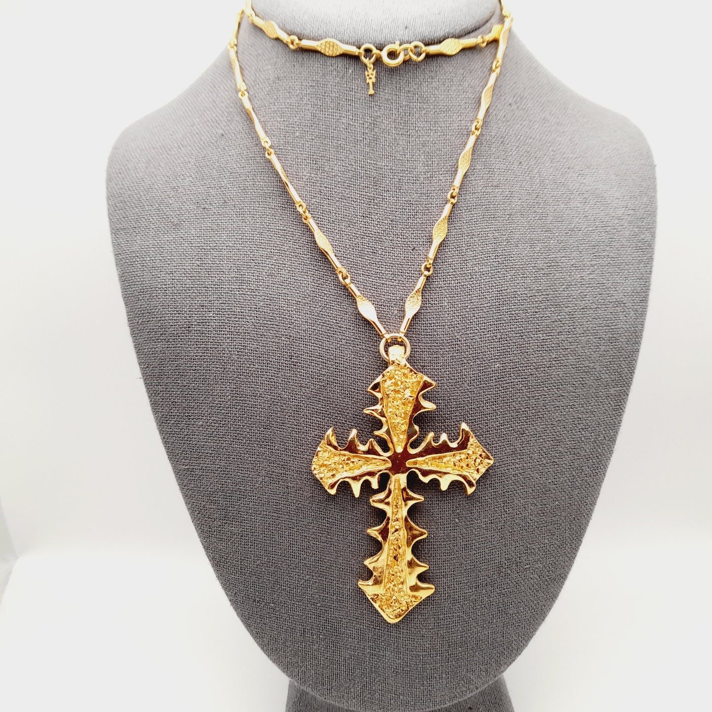 Vintage Crown Trifari Cross Pendant Necklace – Large Gold Tone Mid-Century Statement Jewelry