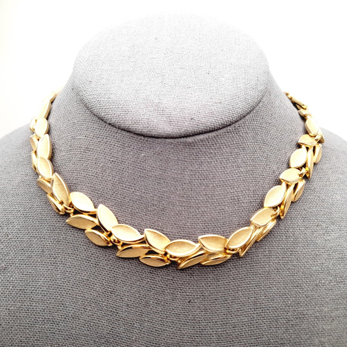 Vintage Trifari Gold Plated Leaves Choker Necklace