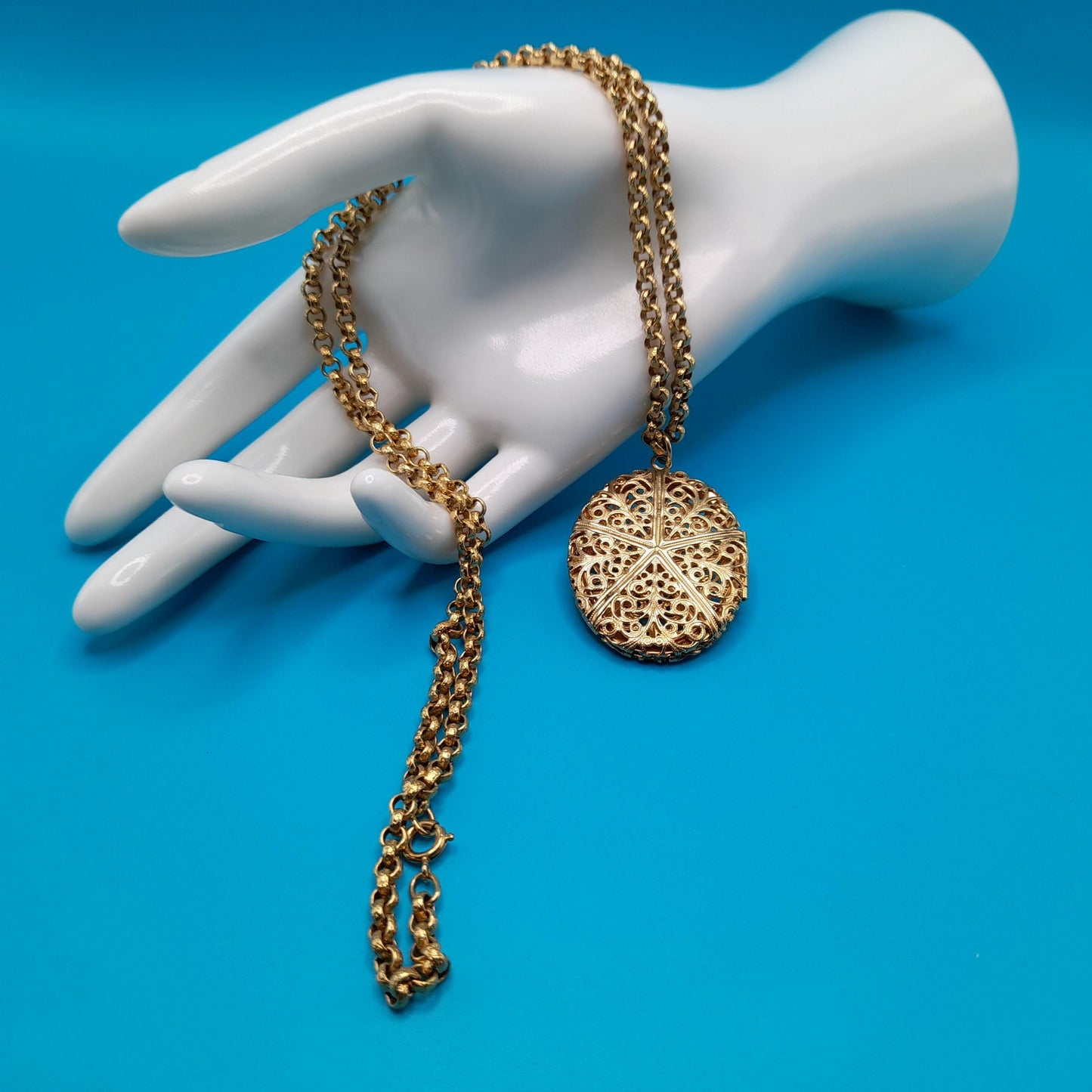 Vintage Filigree Locket Pendant Necklace, 24", Two Photo Locket, 1960s Jewelry