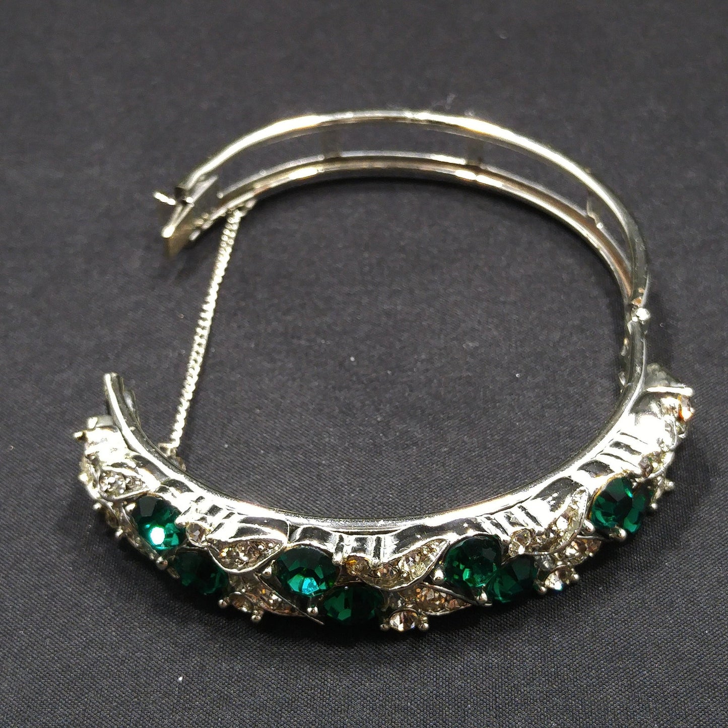 Lisner Emerald Green Rhinestone Hinged Bracelet, Rhodium Plated, 1960s Vintage Jewelry
