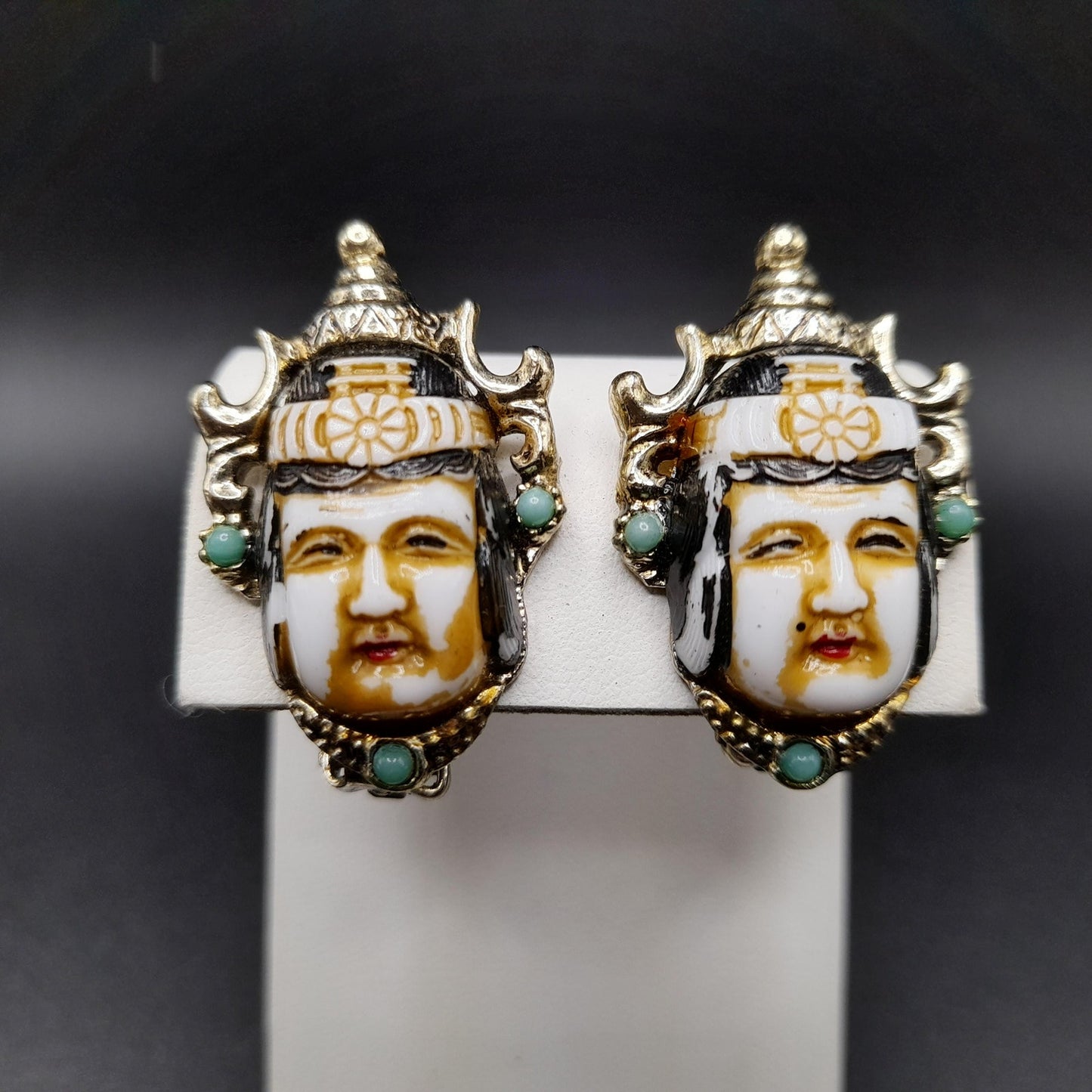 Selro Selini Oriental Asian Design Clip Earrings, Unsigned, 1950s Vintage Jewelry