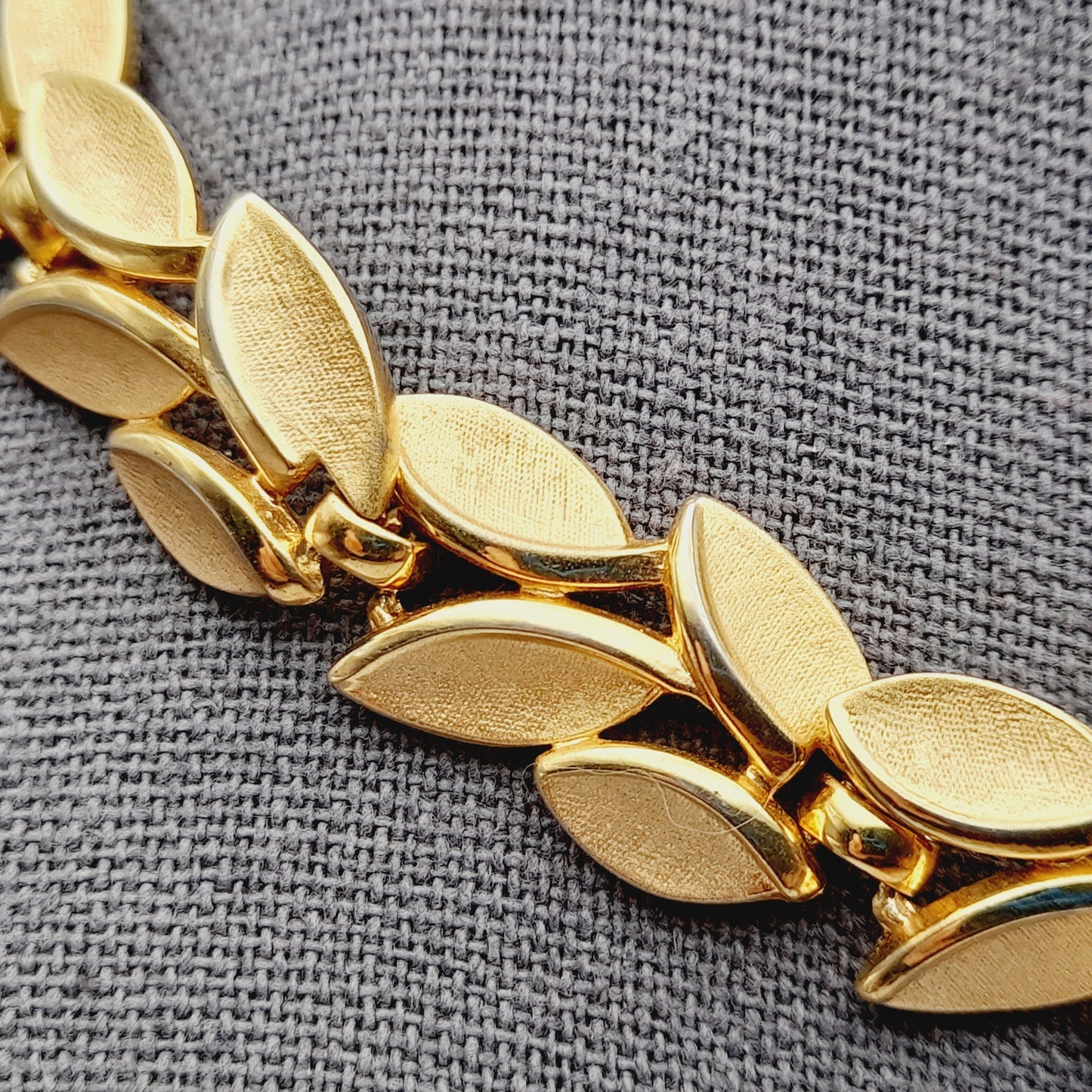 Vintage Trifari Gold Plated Leaves Choker Necklace