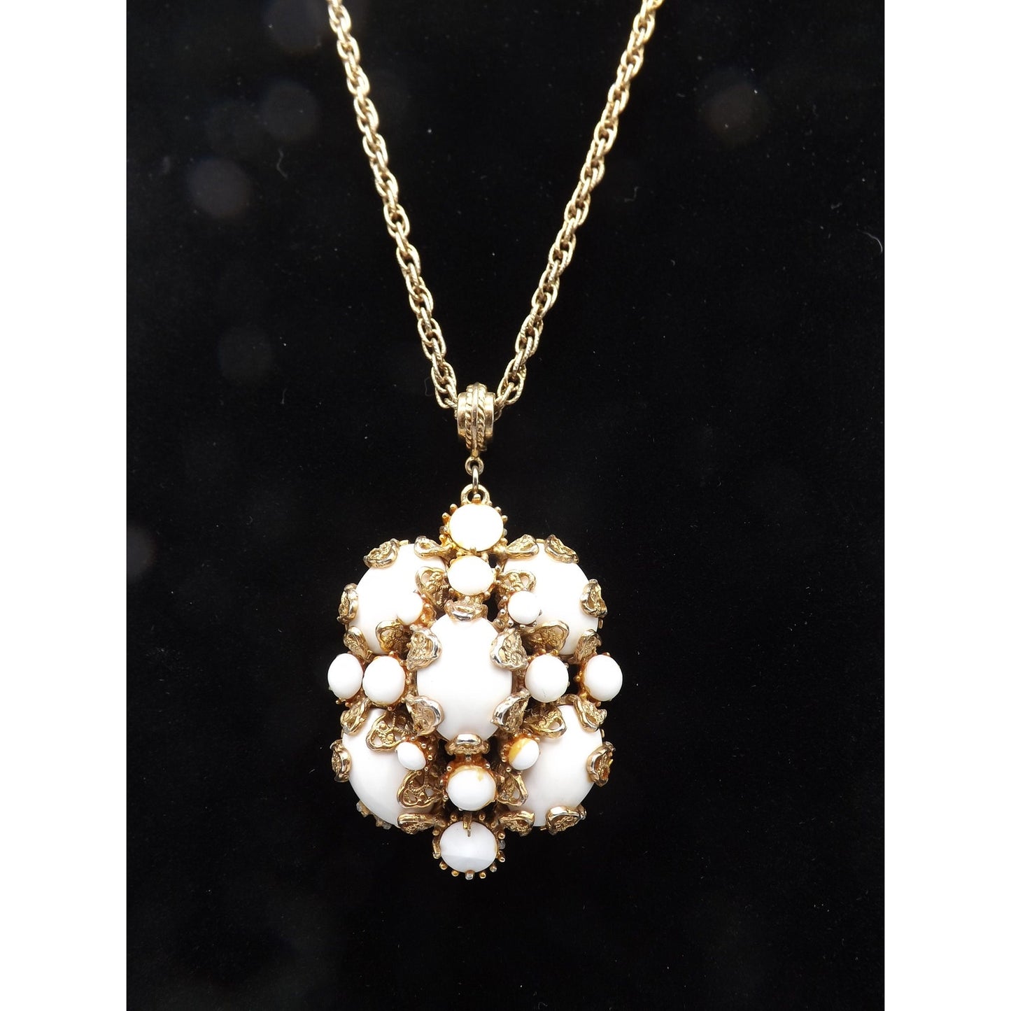 Hollycraft White Cabochons Rhinestones Pendant Necklace, Filigree Prongs, 1960s Vintage Jewelry