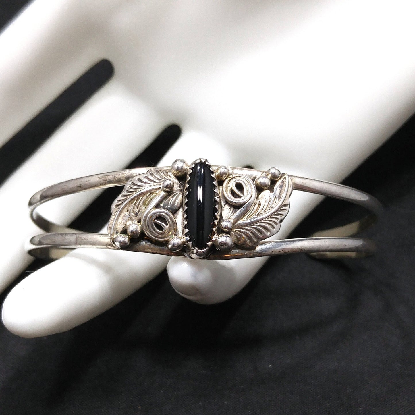 Richard Begay Navajo Artisan Sterling Silver Onyx Cuff Bracelet, 1980s Vintage Jewelry