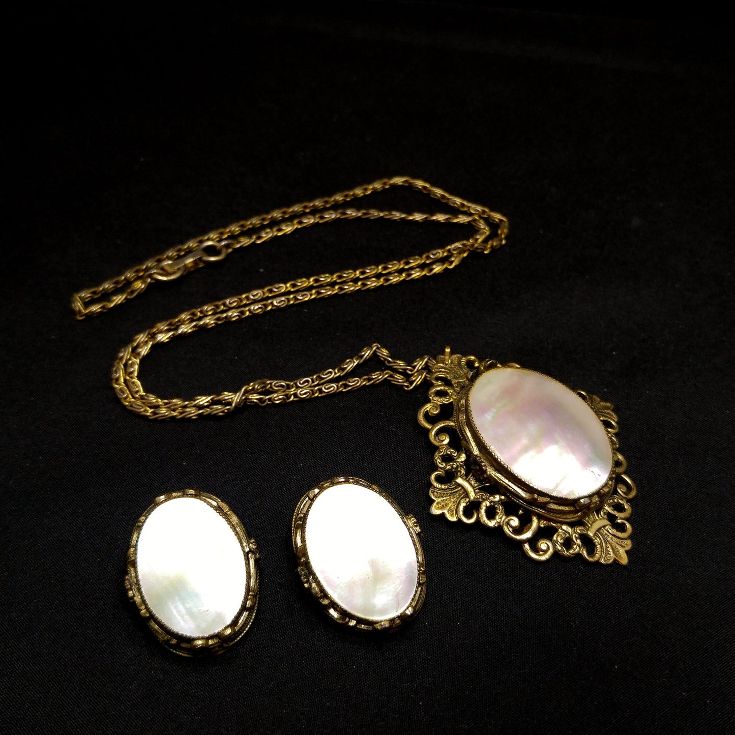 Whiting & Davis MOP Pendant Necklace Clip Earrings Set, 1950s Vintage Jewelry