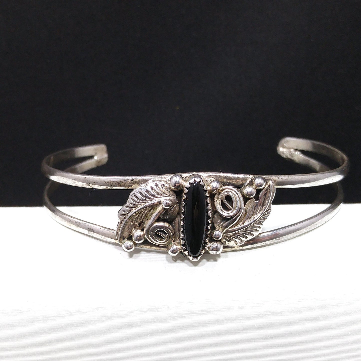 Richard Begay Navajo Artisan Sterling Silver Onyx Cuff Bracelet, 1980s Vintage Jewelry