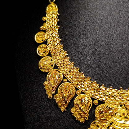 Vintage Heavily Gold Plated Necklace, 3D Cut Hand Crafted, Vintage Jewelry