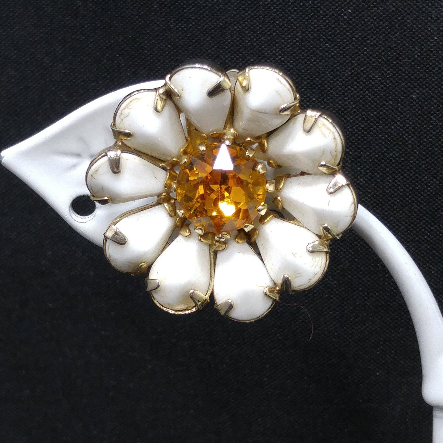 Weiss White Daisy Brooch and Earrings Set – 1950s Milk Glass & Amber Rhinestones