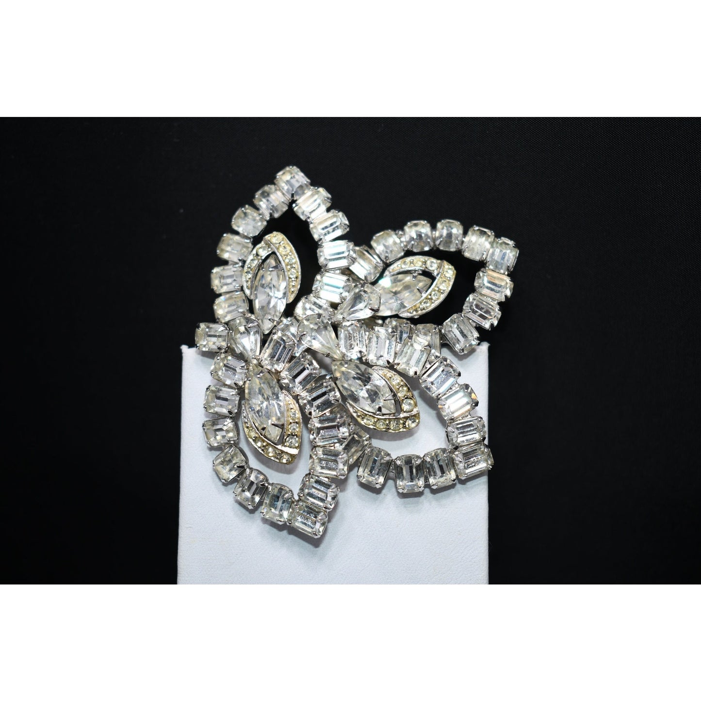 Weiss Signed Clear Rhinestone Floral Brooch Bridal Rhodium Vintage 1950s