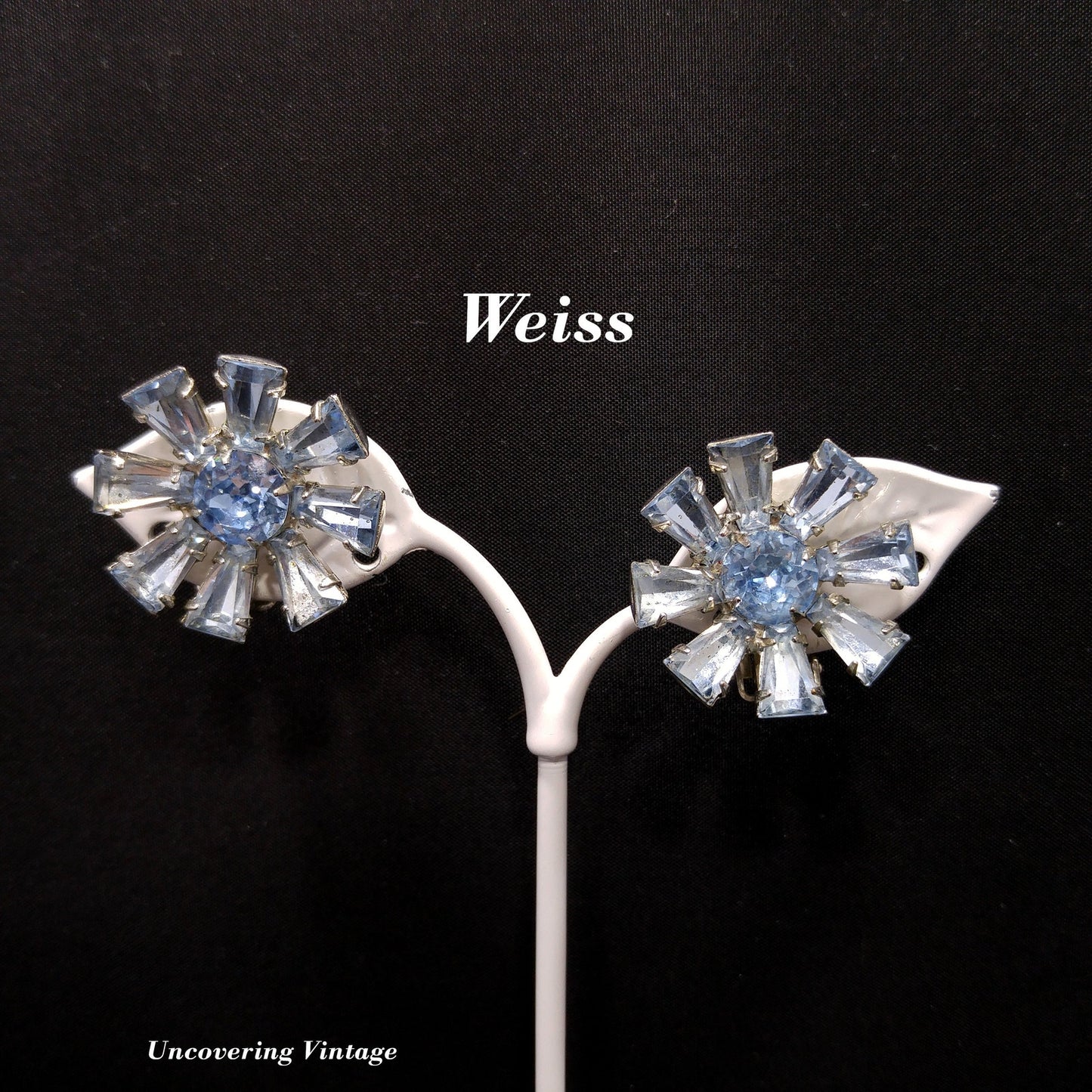 Vintage 1950s Weiss Light Blue Rhinestone Clip Earrings Rhodium Floral Design