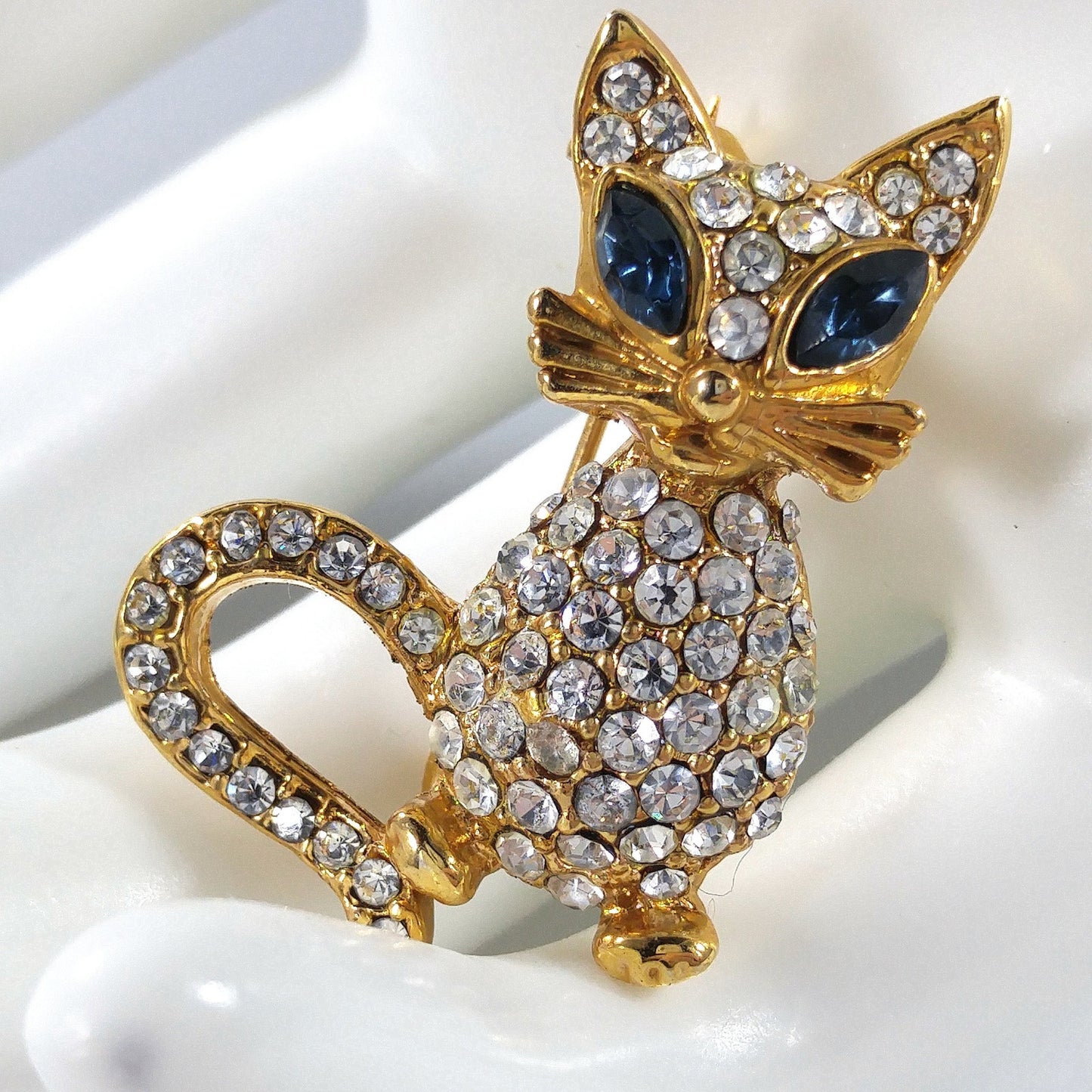 Rhinestone Cat Blue Eyes Brooch, Gold Plated, 1960s Vintage Jewelry