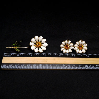 Weiss White Daisy Brooch and Earrings Set – 1950s Milk Glass & Amber Rhinestones